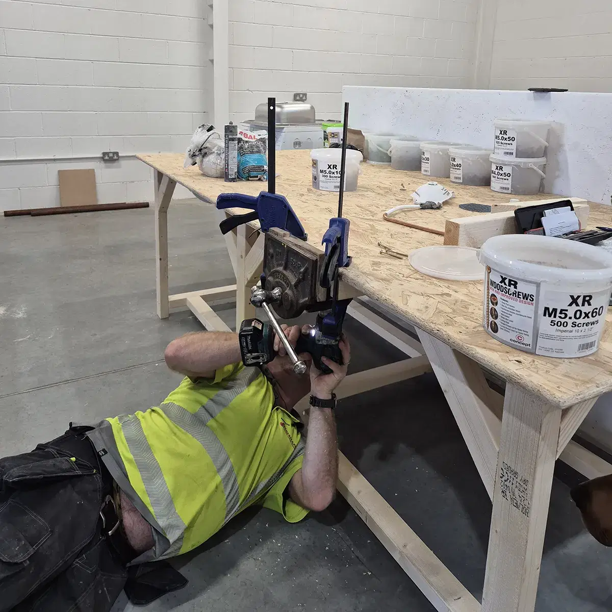 Attaching the bench vice